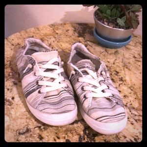 JellyPop slip on tennis’s! Khaki!